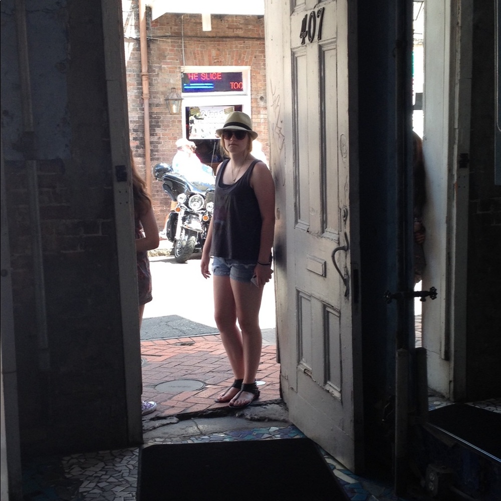 Meet your Posher, Heather - Picture 3 of 5